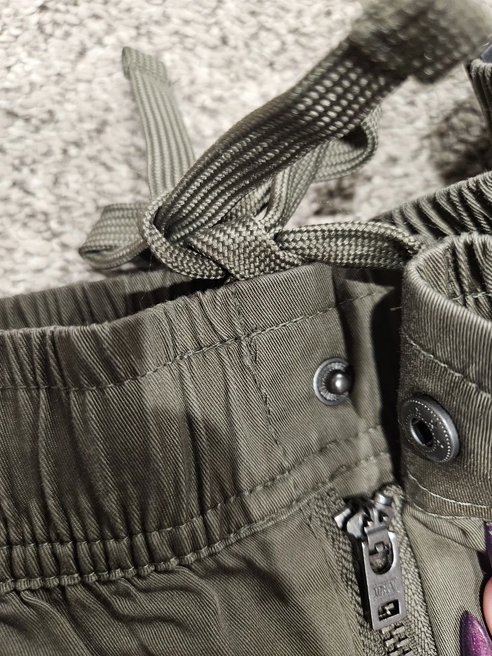 Men's Olive Cargo Pants with Drawstring Waist - Picture 4 of 6